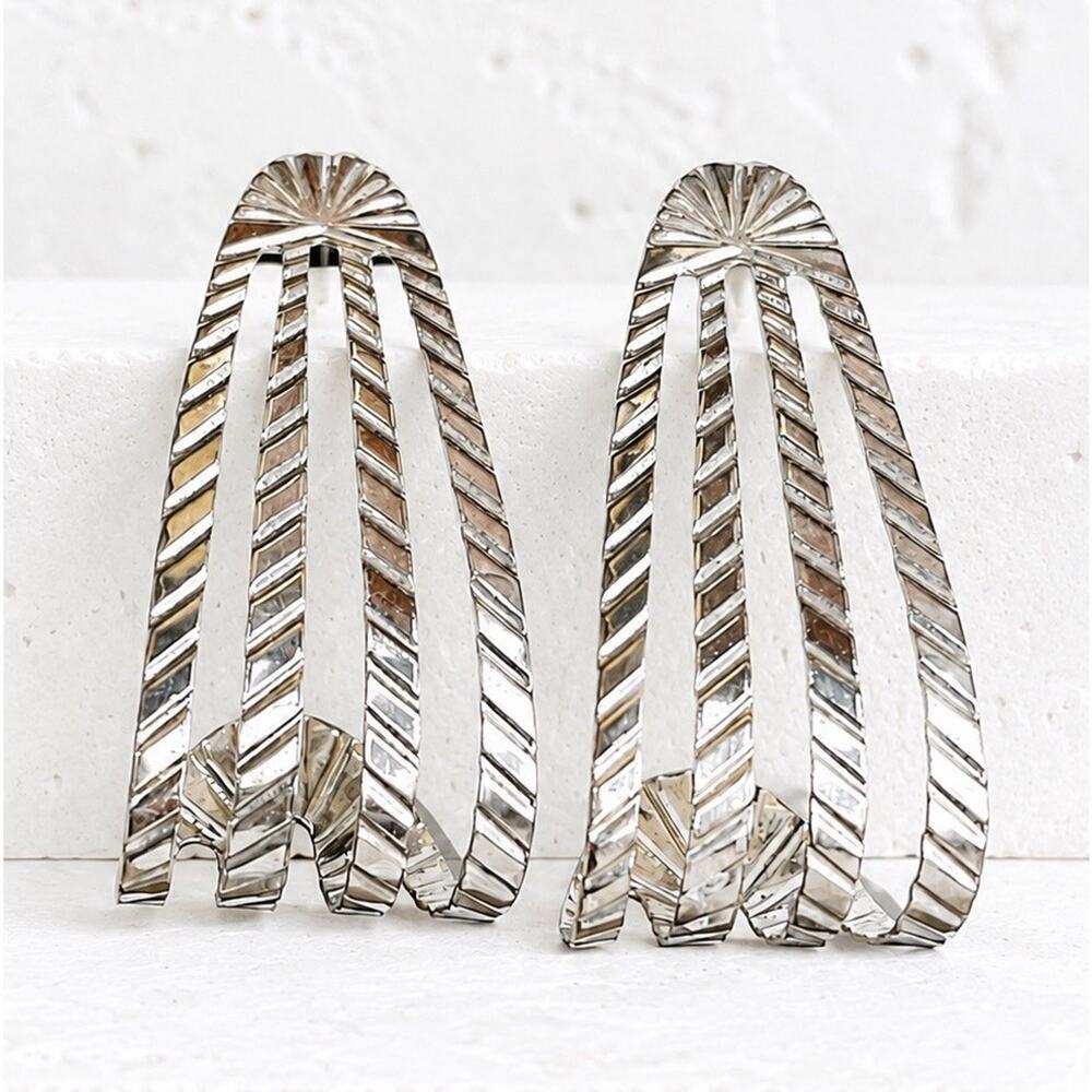 Vtg Silver Tone Open Work Hoop Earrings Southwest Chevron Statement Studs 1.75”